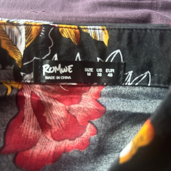 ROMWE Men’s causal floral print button down shirt - Picture 2 of 2